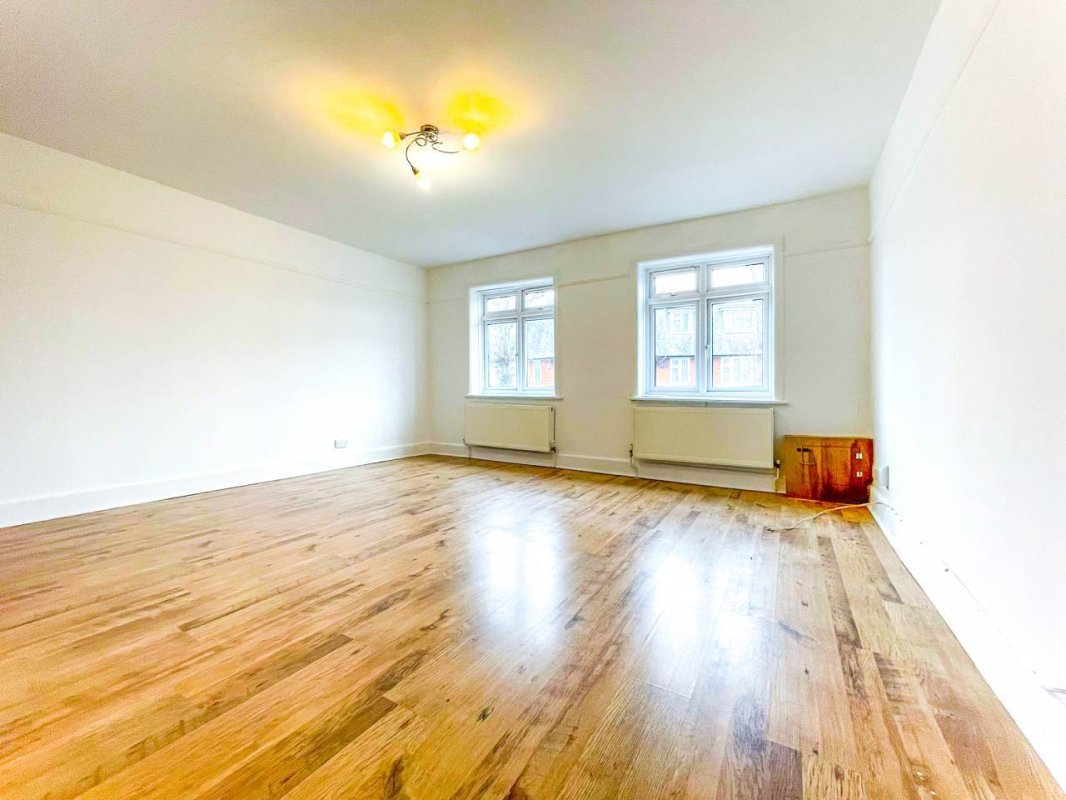 1 bedroom property to let in Christchurch Road, East