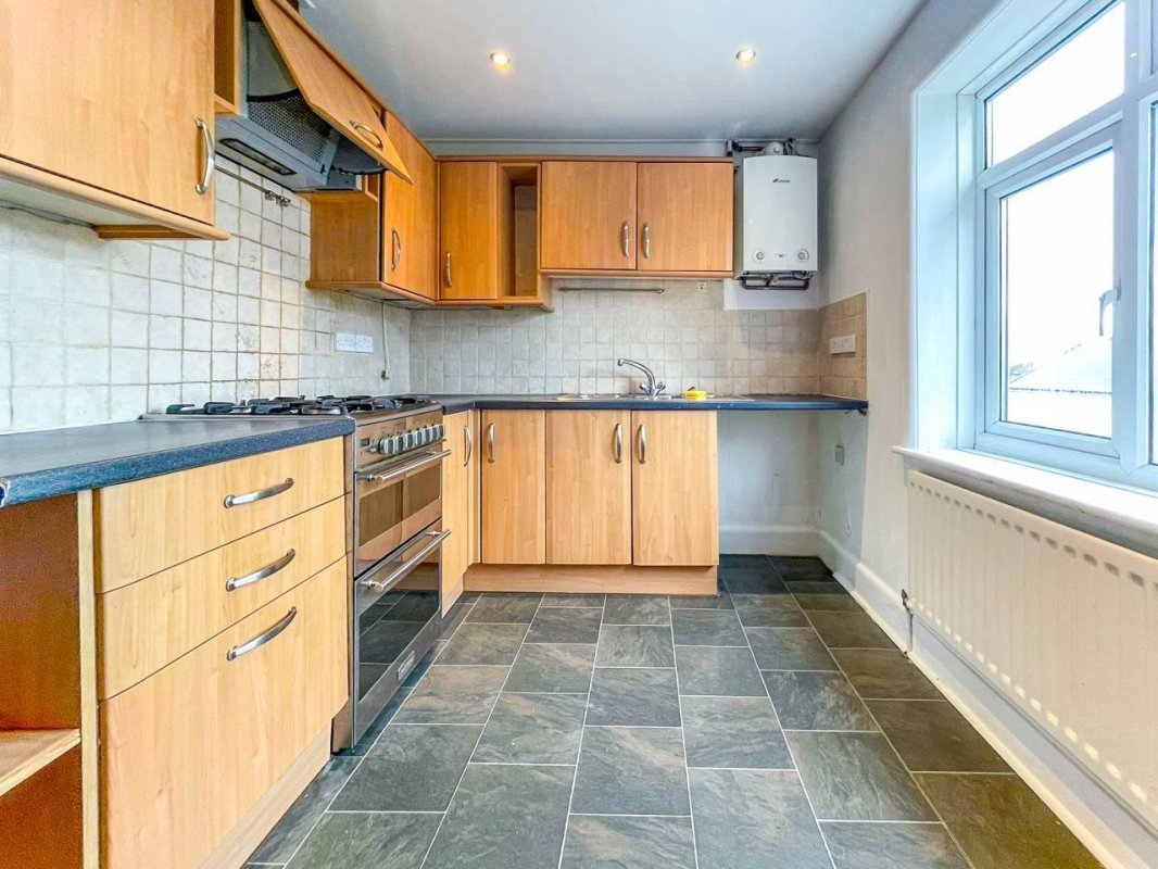 1 bedroom property to let in Christchurch Road, East