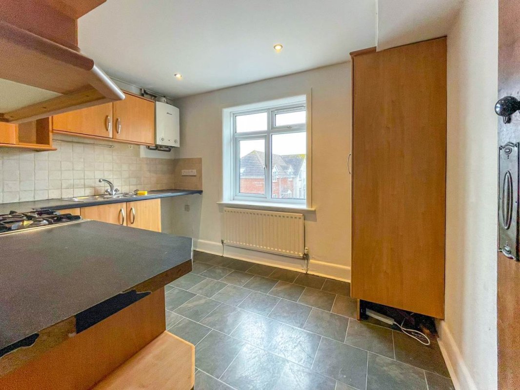 1 bedroom property to let in Christchurch Road, East