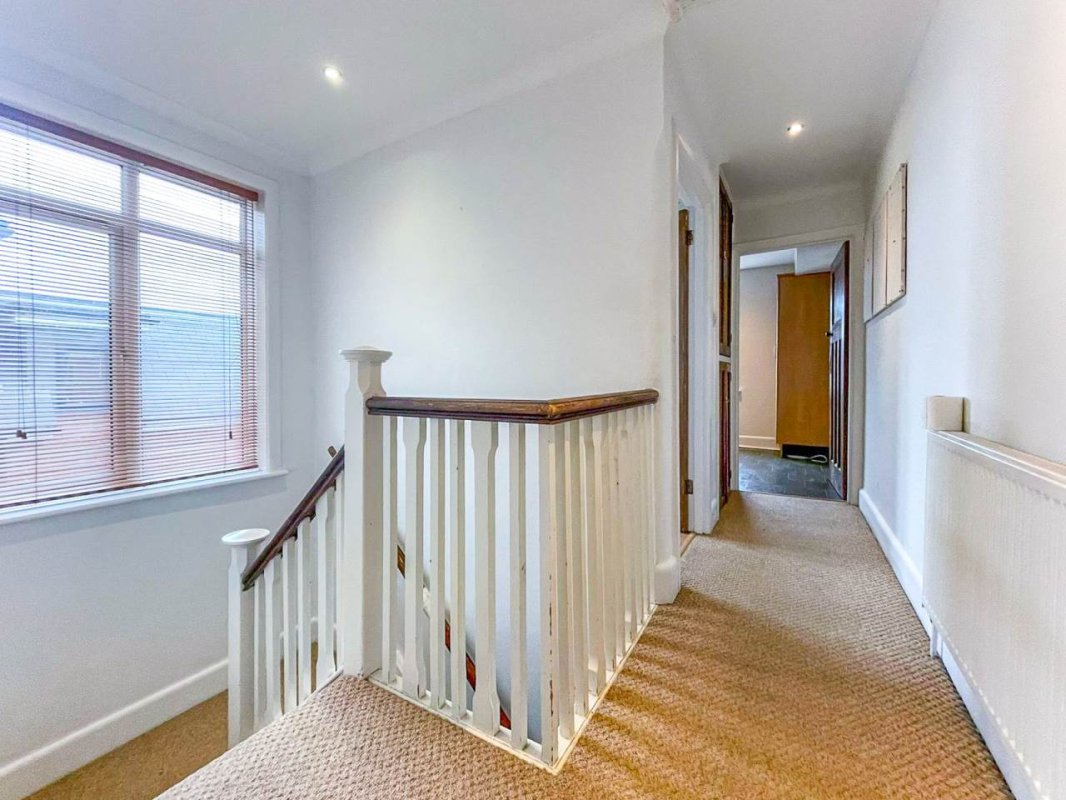 1 bedroom property to let in Christchurch Road, East