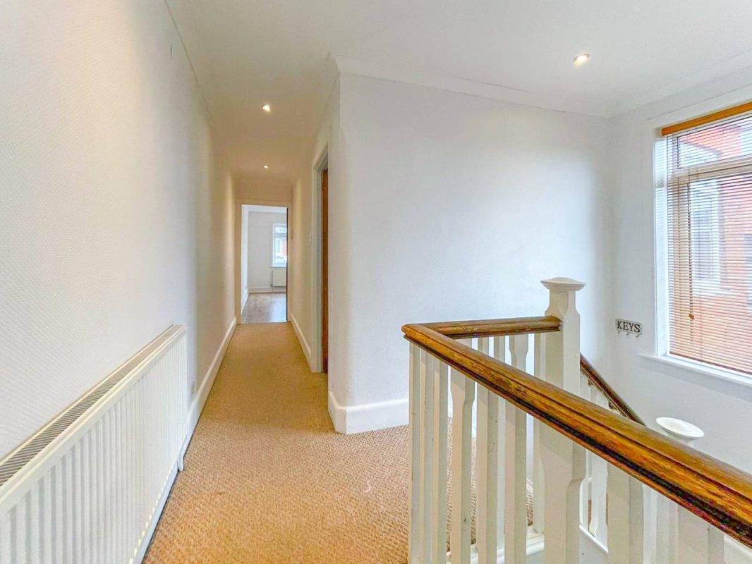 1 bedroom property to let in Christchurch Road, East