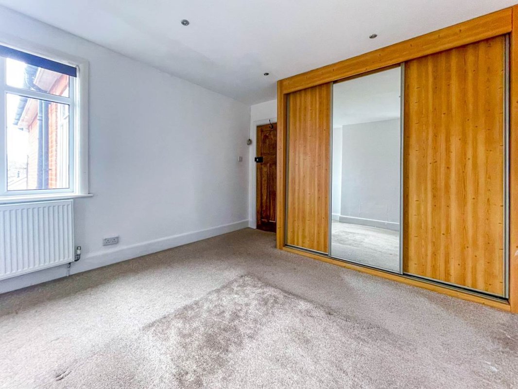1 bedroom property to let in Christchurch Road, East