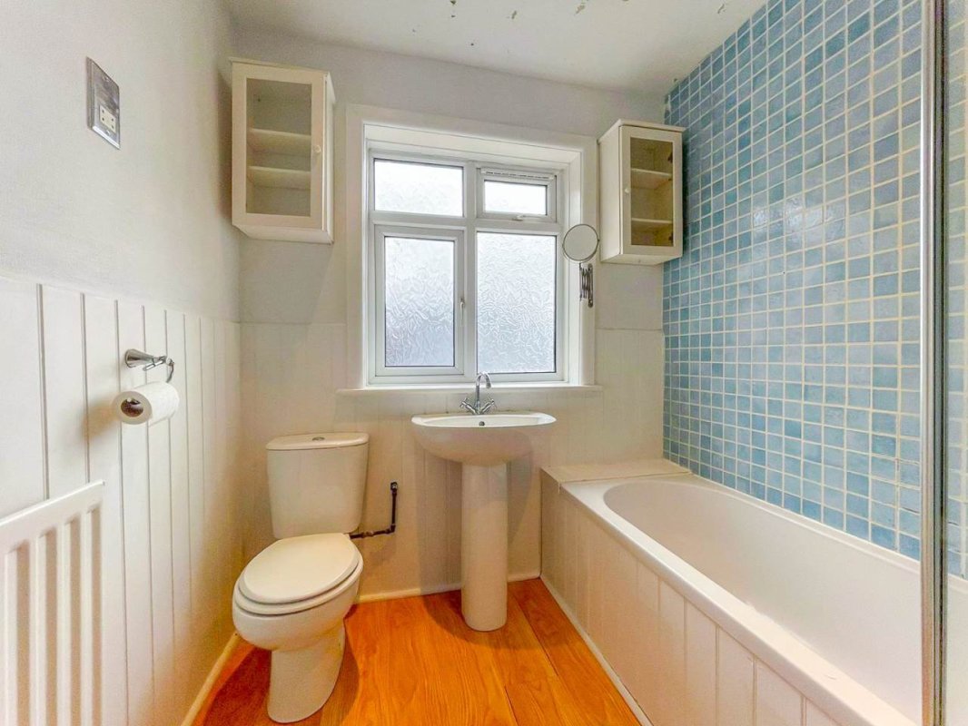 1 bedroom property to let in Christchurch Road, East