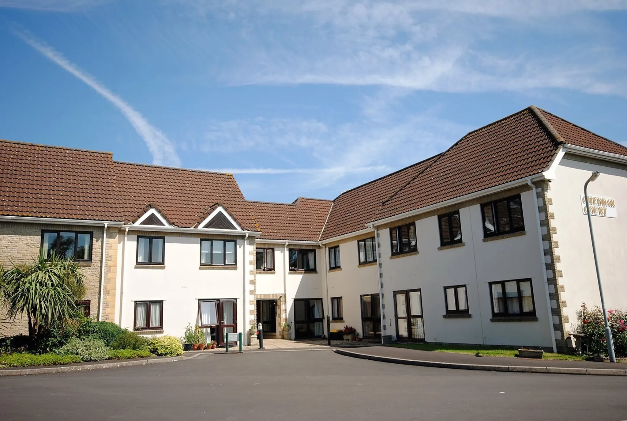 https://mr0.homeflow-assets.co.uk/files/photo/image/35973/4877/_x_/41690877.jpg