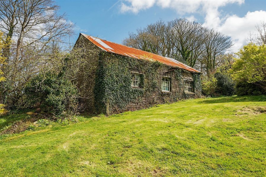 Stags 5 bedroom property for sale in Menheniot, Liskeard
