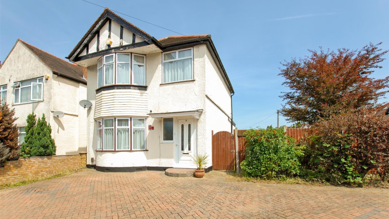 3 bedroom property for sale in Ryefield Avenue, Hillingdon £690,000