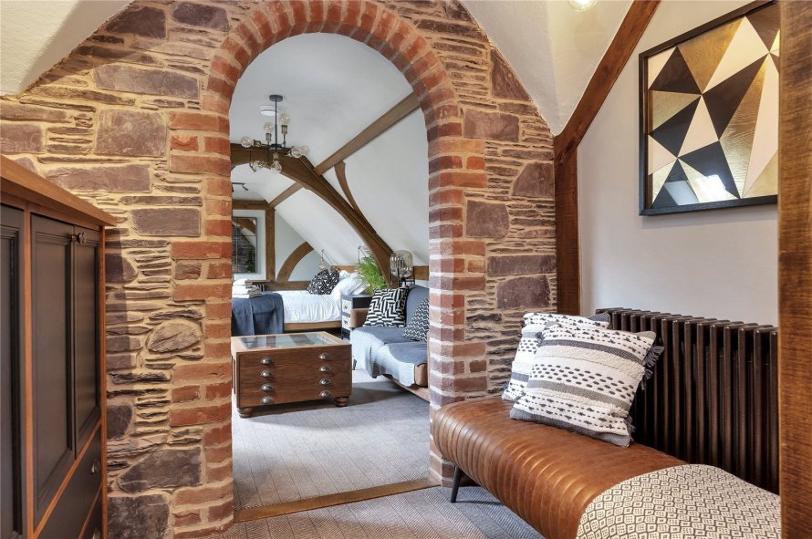 6 bedroom property for sale in The Ridings, Rothley, Leicester