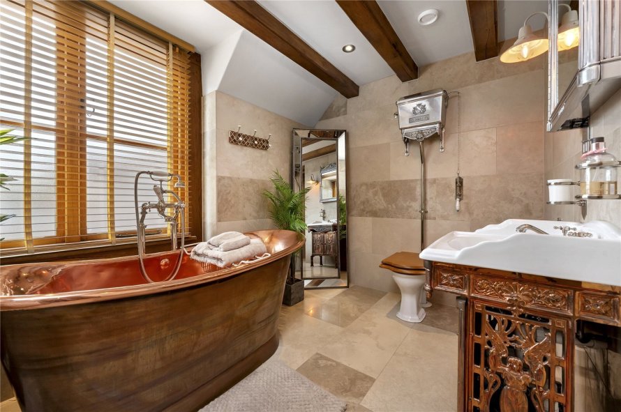 6 bedroom property for sale in The Ridings, Rothley, Leicester