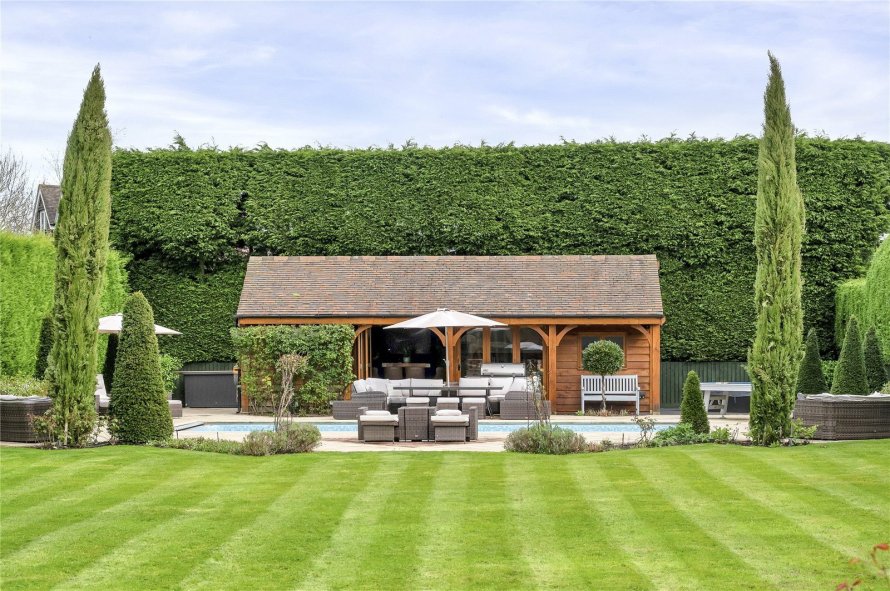 6 bedroom property for sale in The Ridings, Rothley, Leicester