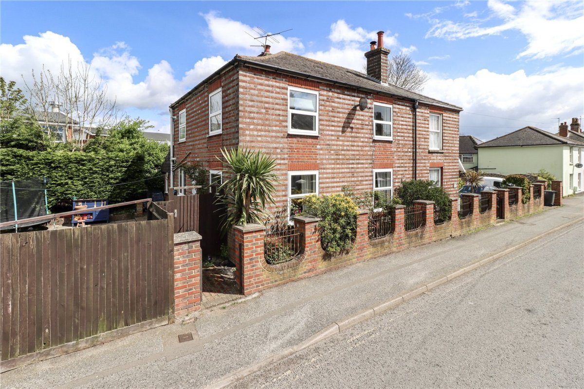 2 bedroom property for sale in London Road, Hailsham, East Sussex, BN27