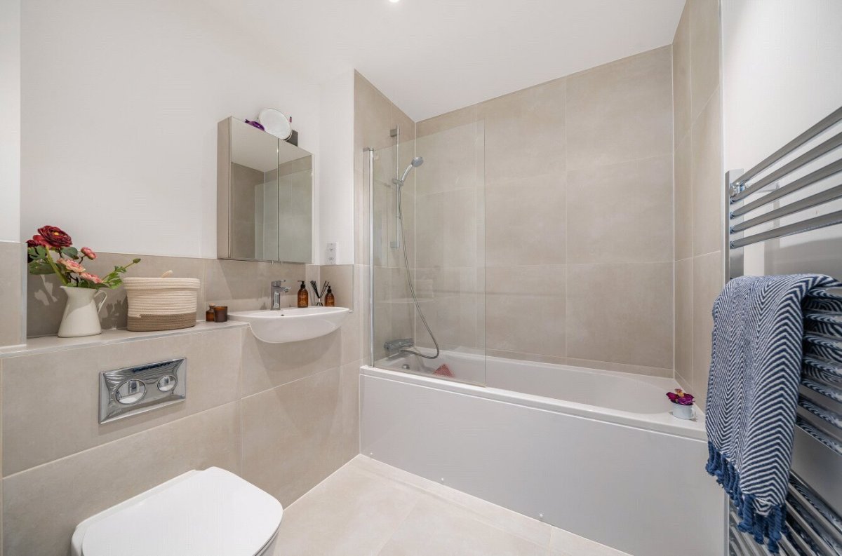 2 bedroom property for sale in Armstrong Road, Littlemore, Oxford, Oxfordshire, OX4 £335,000