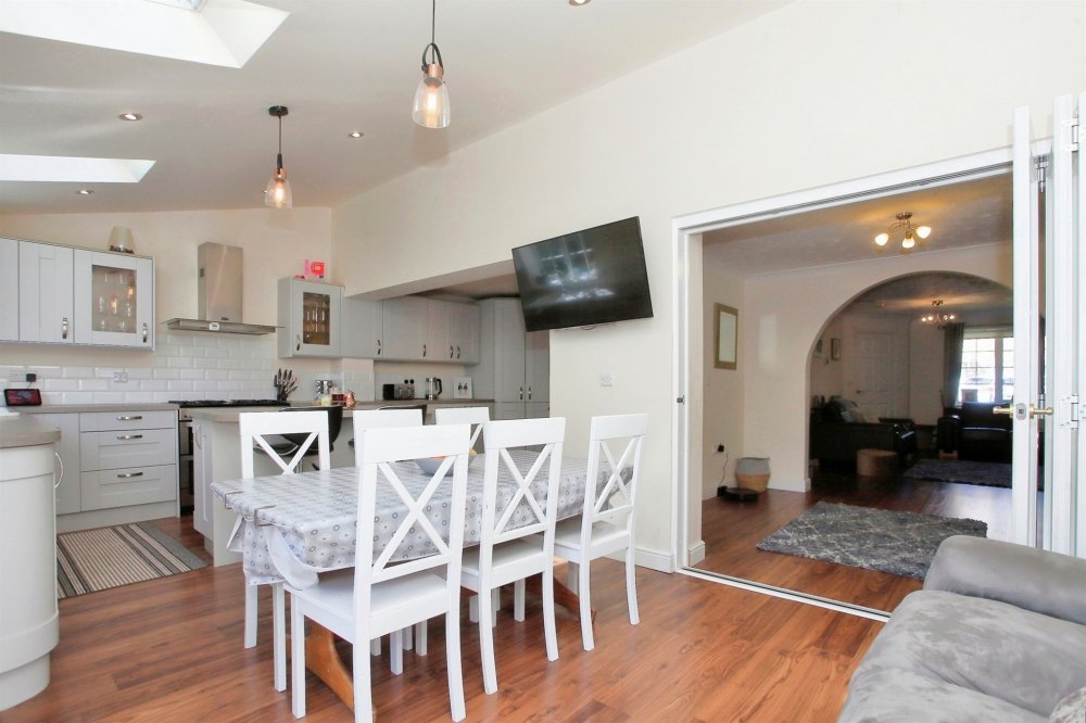 4 bedroom property for sale in Dragonfly Close, Hampton Hargate