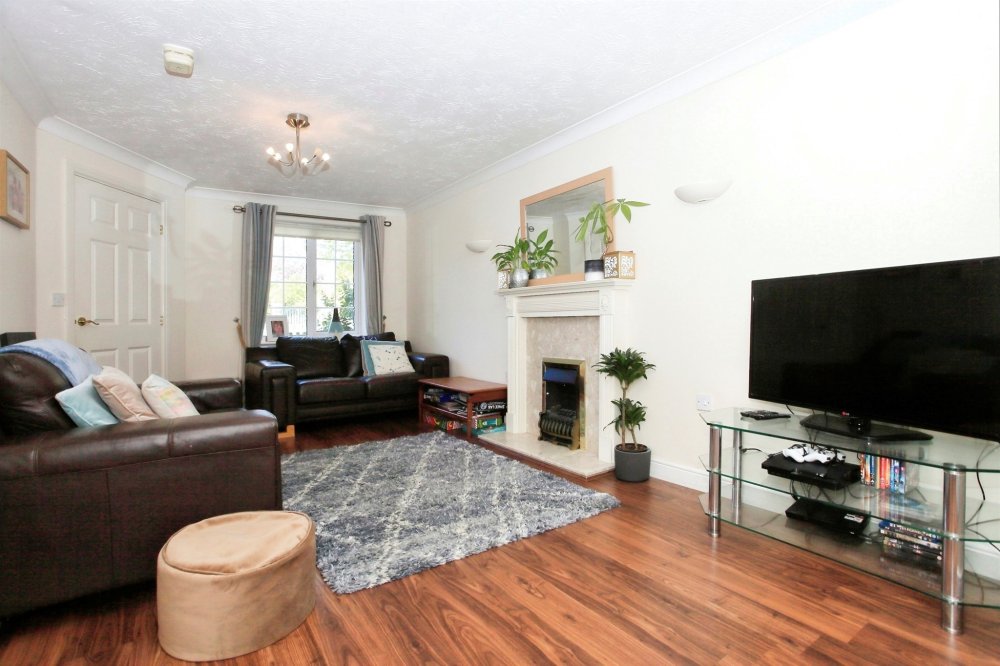 4 bedroom property for sale in Dragonfly Close, Hampton Hargate