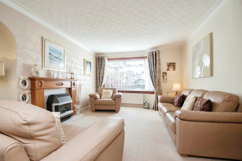 Dunvegan Avenue, Elderslie, Johnstone 3 bedroom semidetached house Allen & Harris