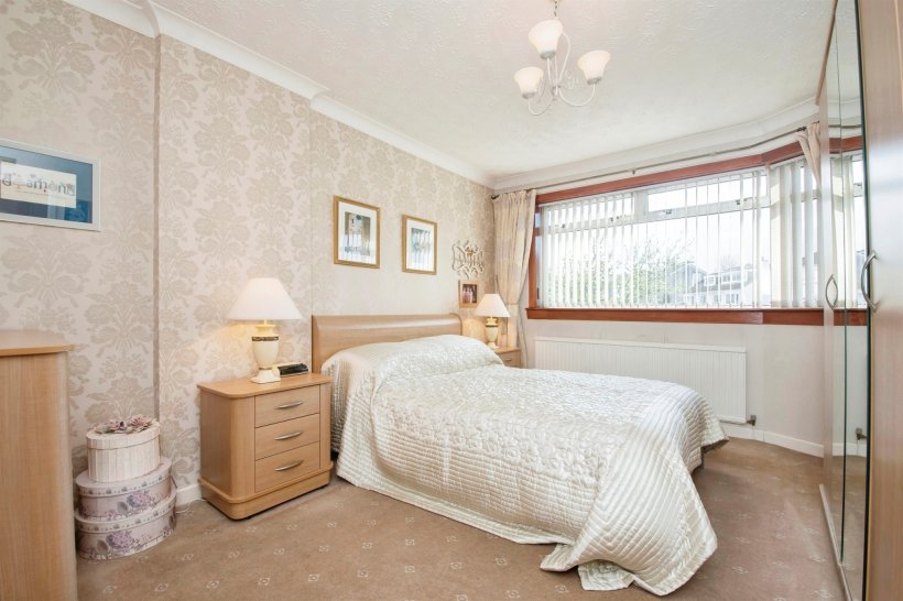 Dunvegan Avenue, Elderslie, Johnstone 3 bedroom semidetached house Allen & Harris