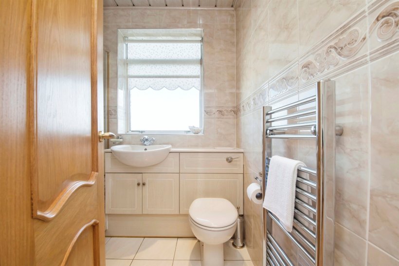 Dunvegan Avenue, Elderslie, Johnstone 3 bedroom semidetached house Allen & Harris