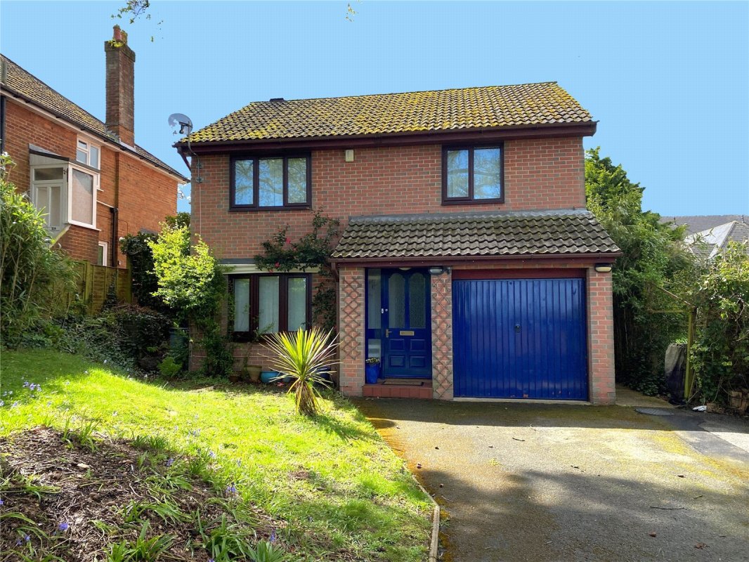 4 bedroom property for sale in Hood Close, Wallisdown, Bournemouth