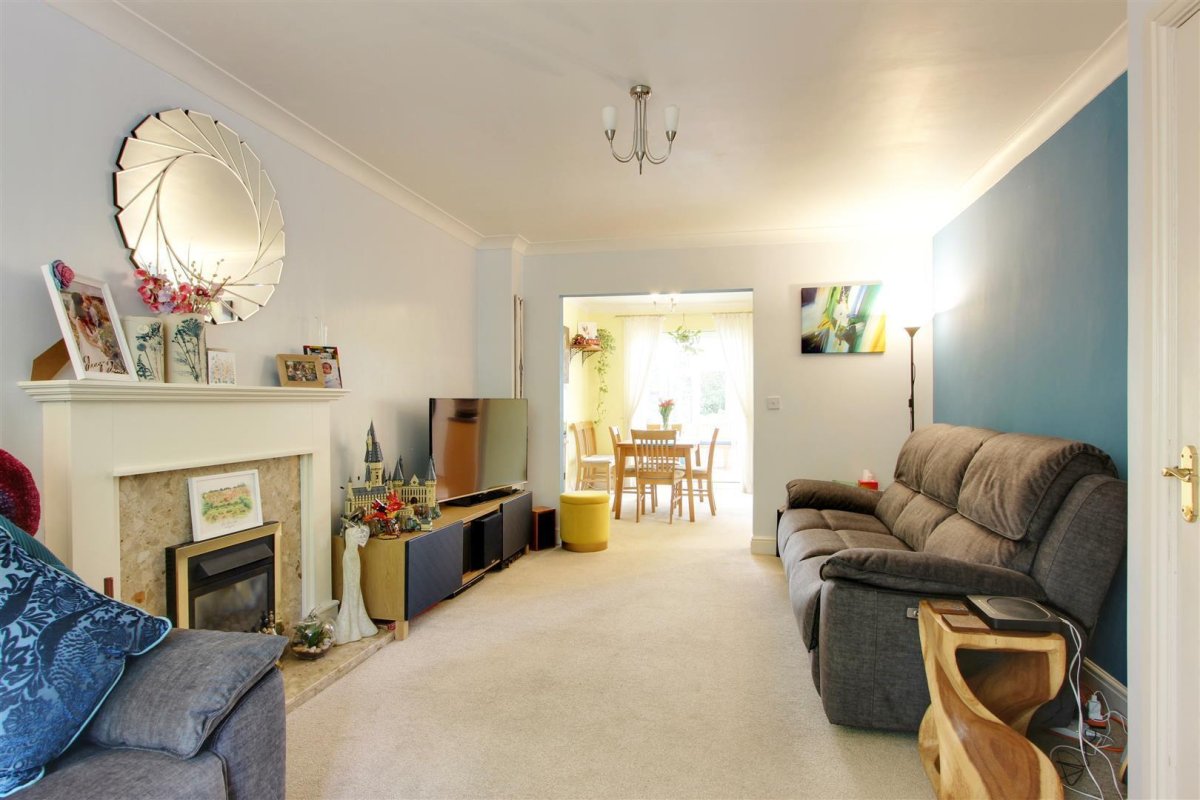 3 bedroom property for sale in Warwick Road, Pitstone, Offers in