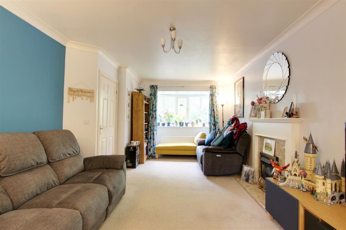 3 bedroom property for sale in Warwick Road, Pitstone, Offers in