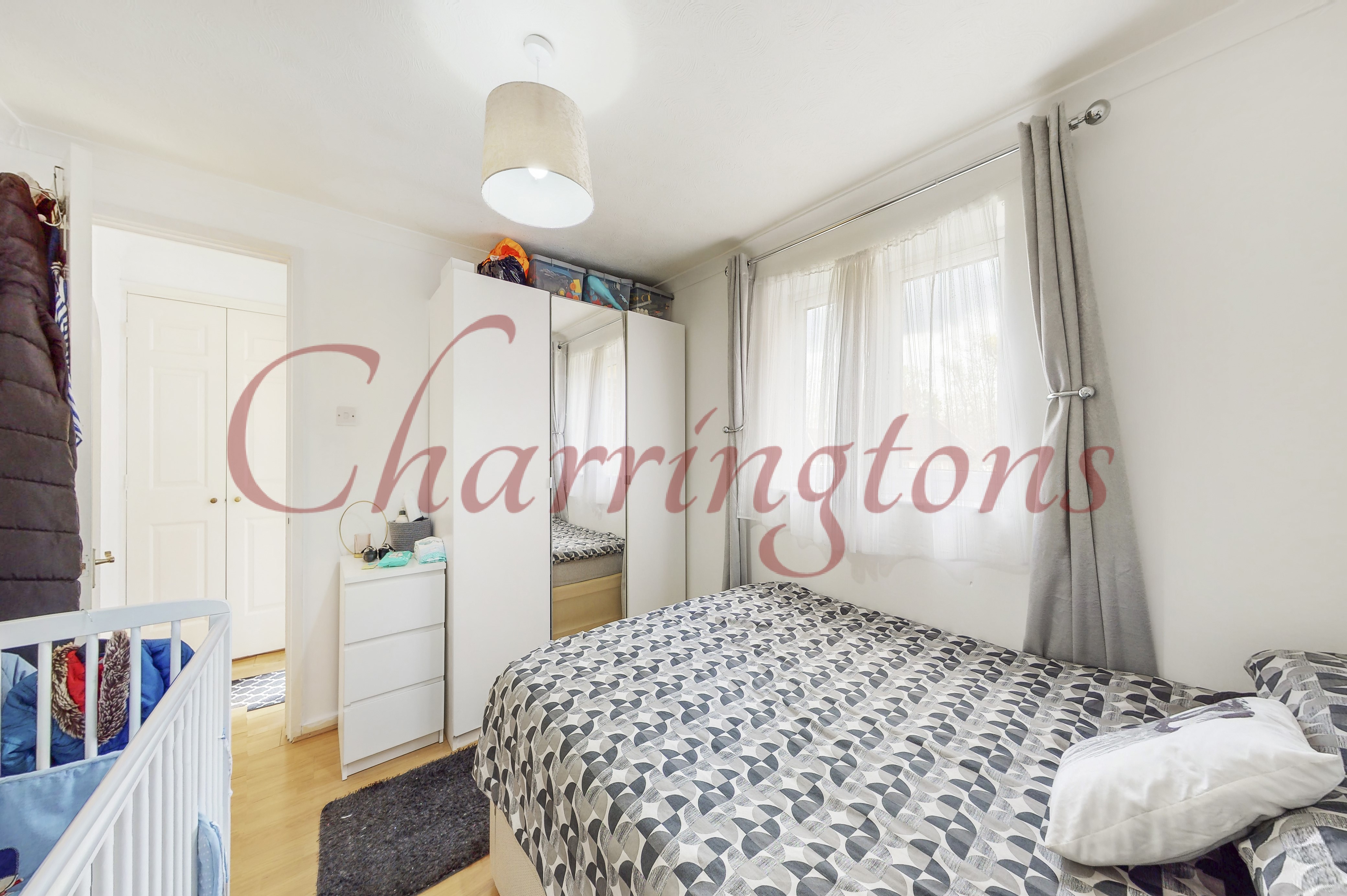 TWO BEDROOM FLAT  FOR SALE  DOLLIS HILL  NW2 Image 4