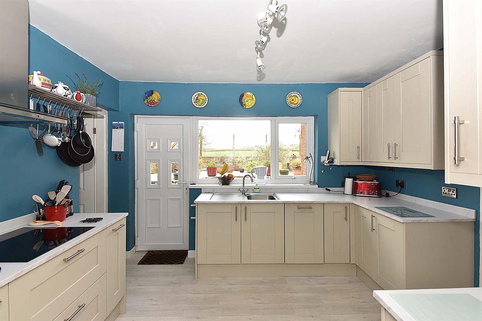 4 bedroom property for sale in Lane, Bosley, Macclesfield £