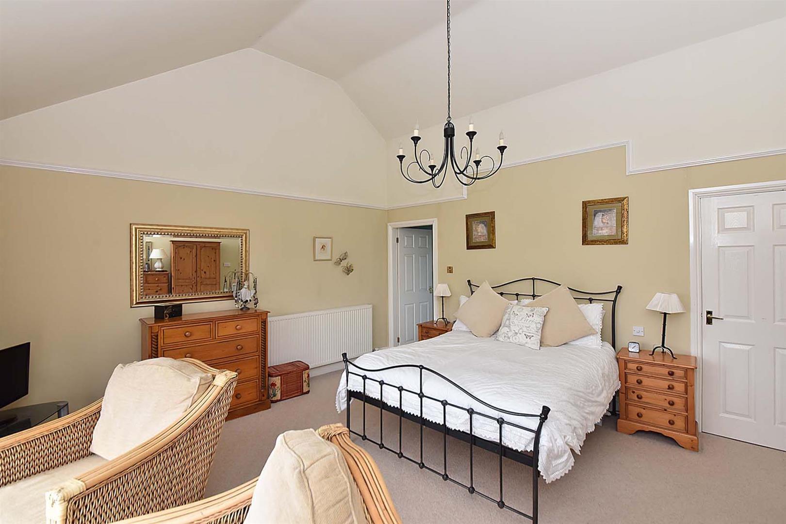 4 bedroom property for sale in Lane, Bosley, Macclesfield £