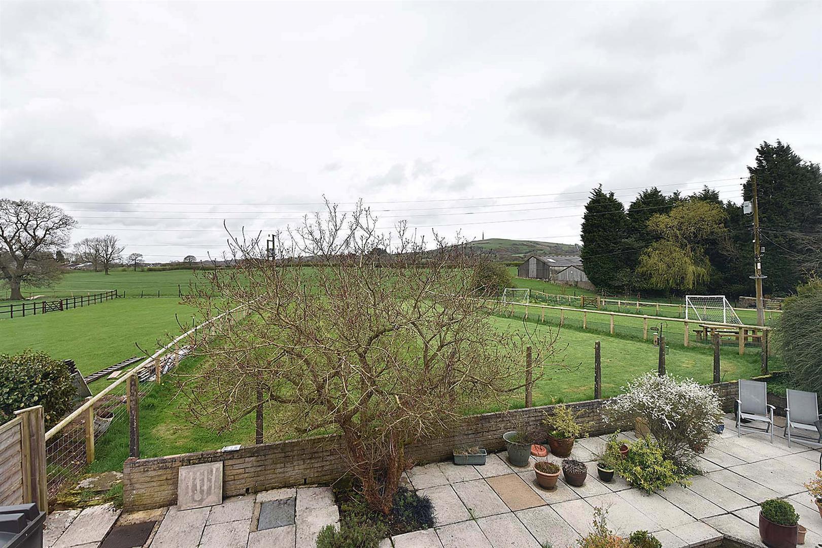 4 bedroom property for sale in Lane, Bosley, Macclesfield £