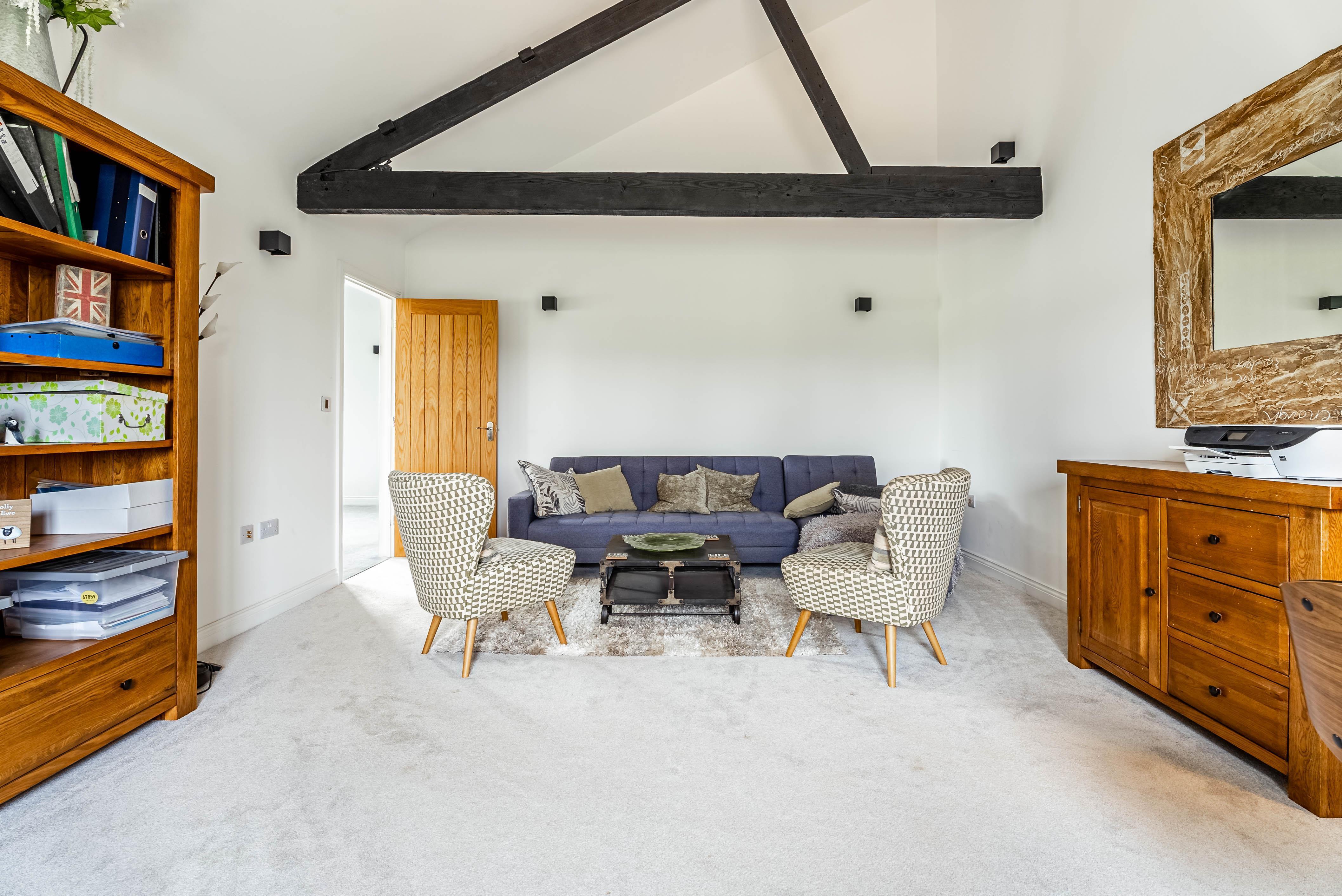 6 bedroom property for sale in Thurleigh Road, Bletsoe, Bedford