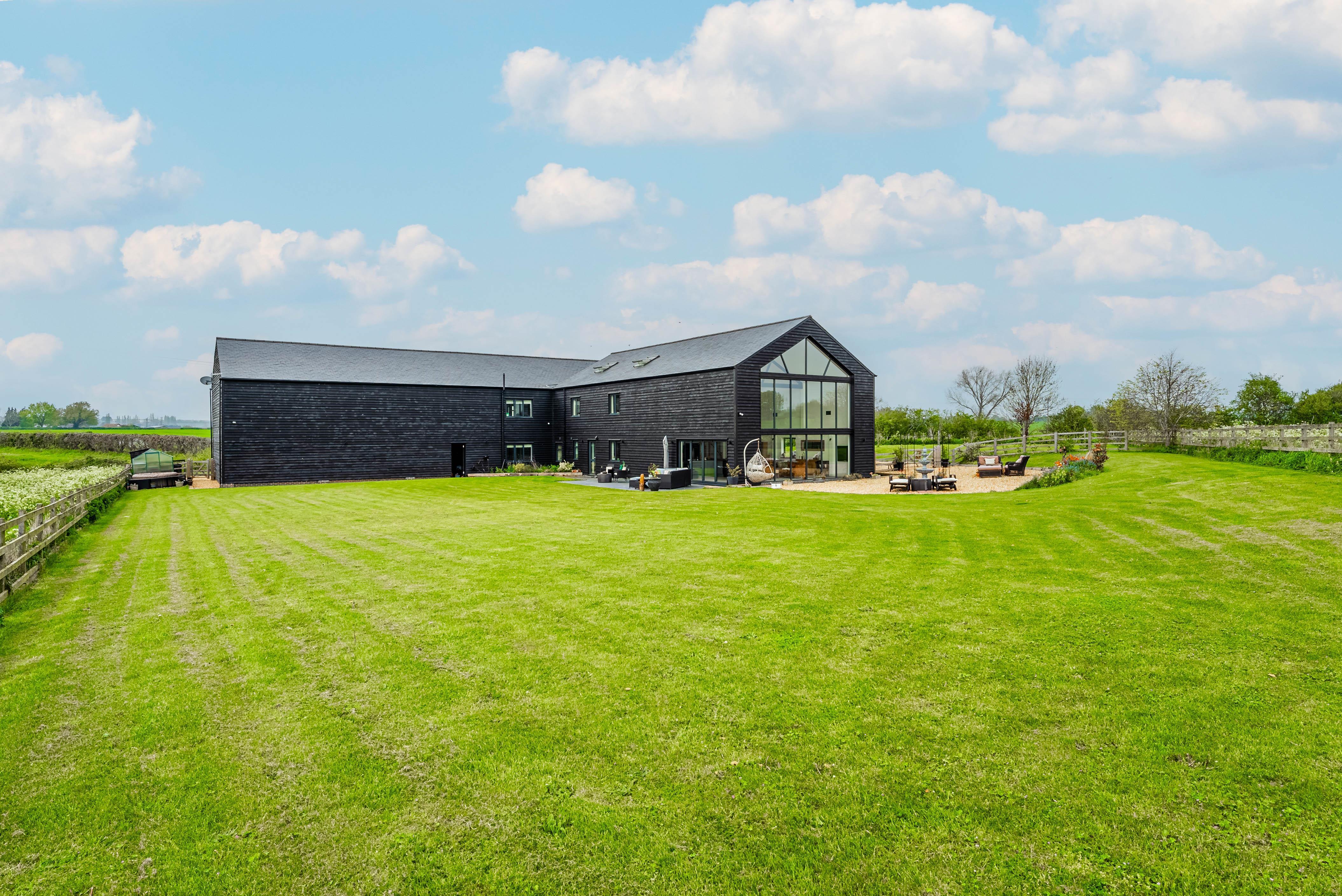 6 bedroom property for sale in Thurleigh Road, Bletsoe, Bedford