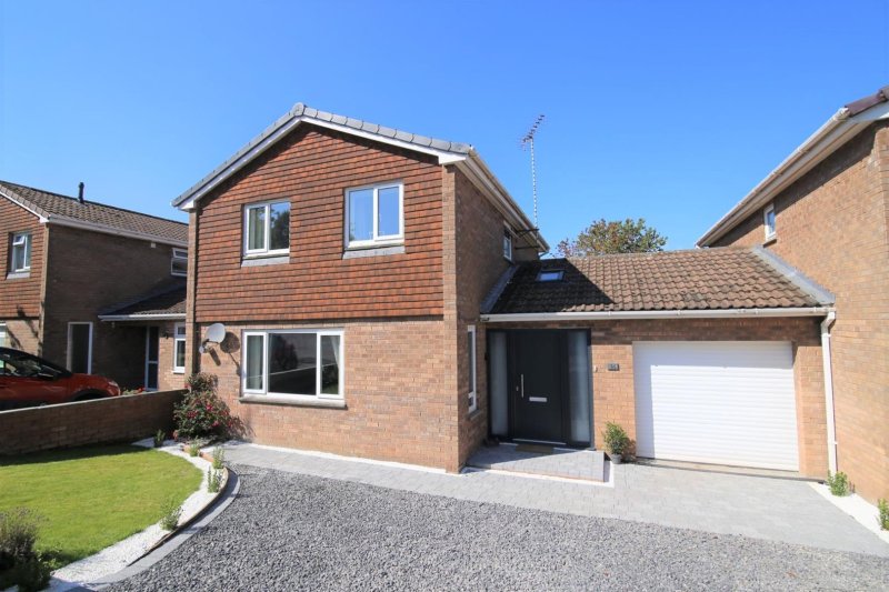3 bedroom property for sale in Lime Tree Mead, Tiverton £355,000