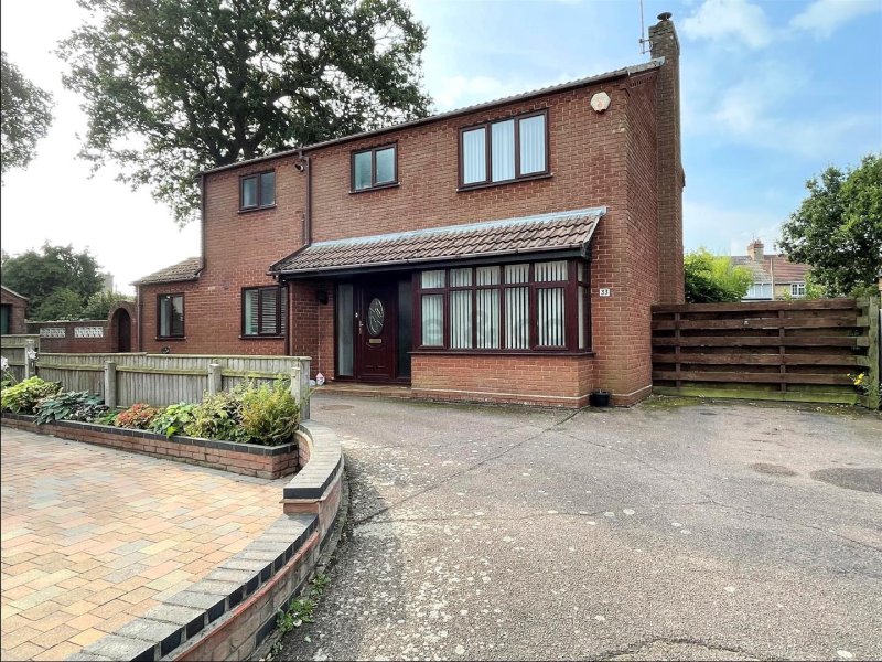 3 bedroom property for sale in Thornham Close, Pakefield £375,000
