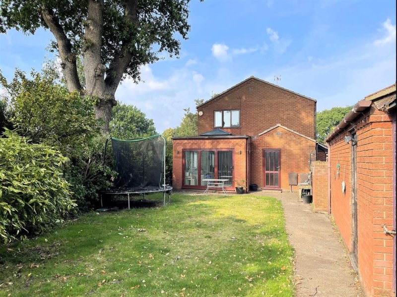 3 bedroom property for sale in Thornham Close, Pakefield £375,000