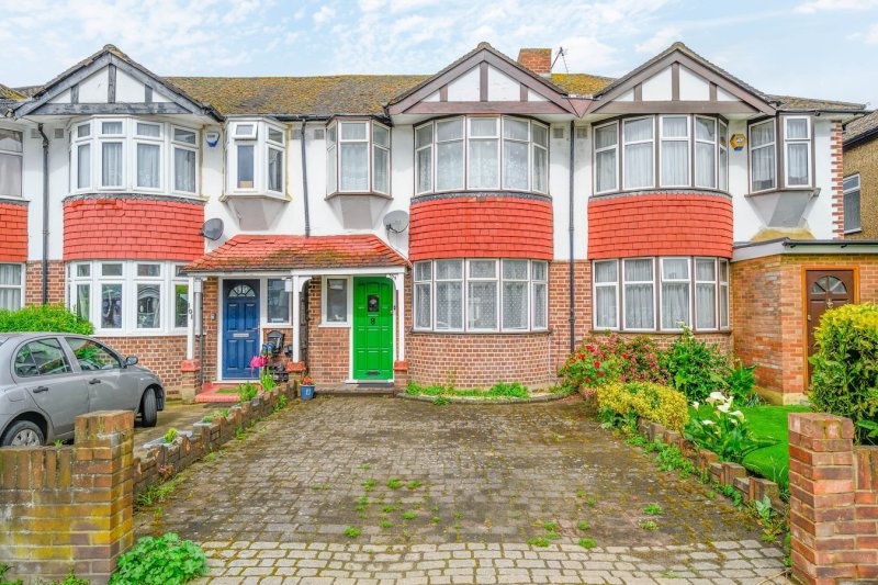 3 bedroom property for sale in Molesey Road, Hersham, KT12 £525,000