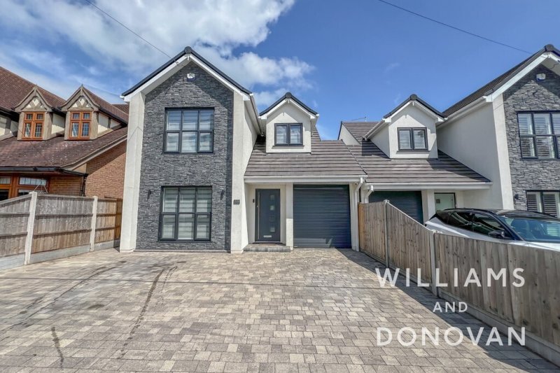 4 bedroom property for sale in Hamilton Gardens, Hockley £830,000