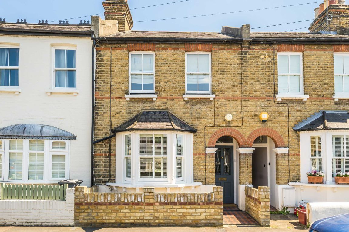 Snellers 3 bedroom property for sale in Steele Road, Old Isleworth