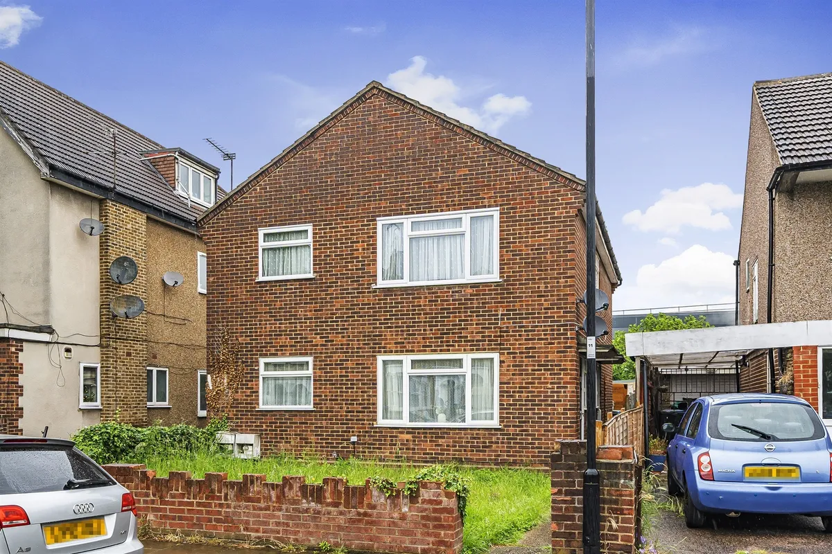 Derby Road, Enfield
