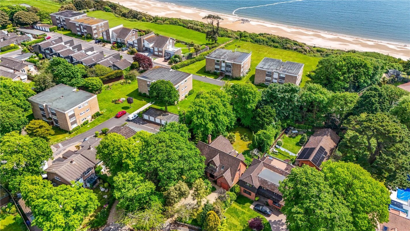 4 bedroom property for sale in Rothesay Drive, Highcliffe, Christchurch