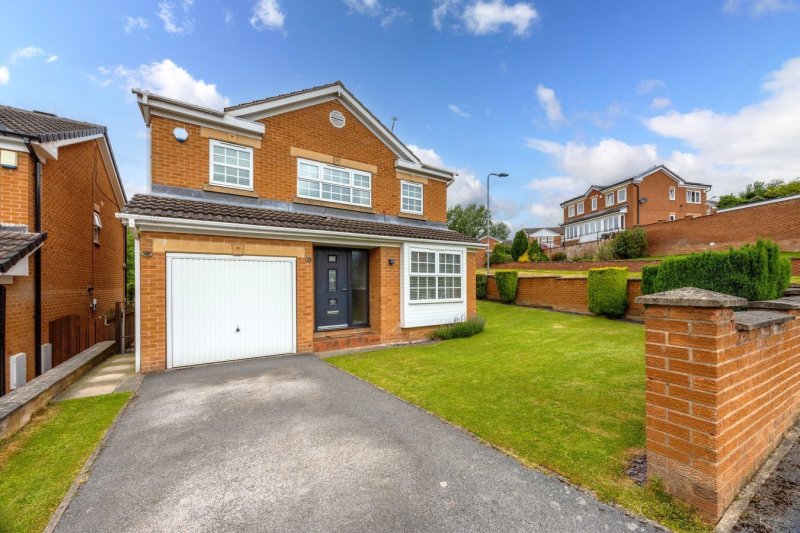 4 bedroom property for sale in Whinby Croft, Dodworth, Barnsley, S75