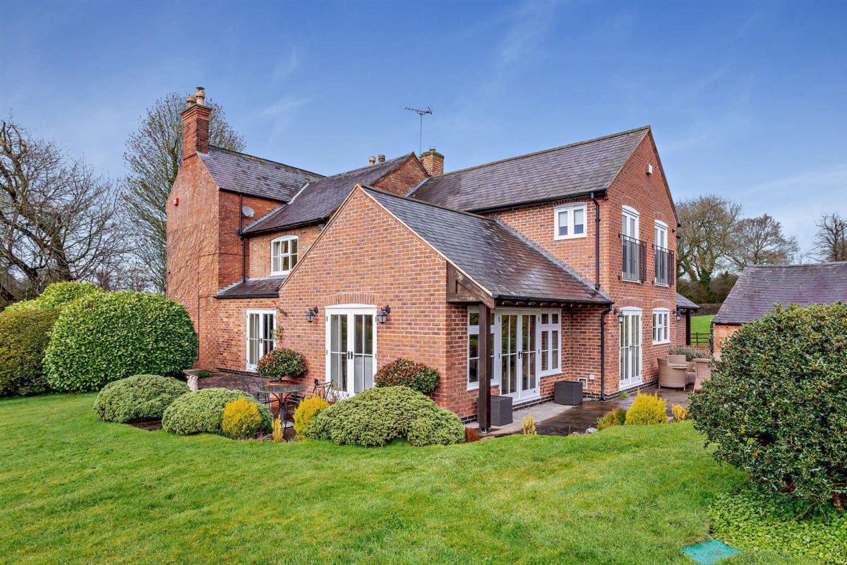5 bedroom property for sale in The Chestnuts, Carlton Lane, Burton