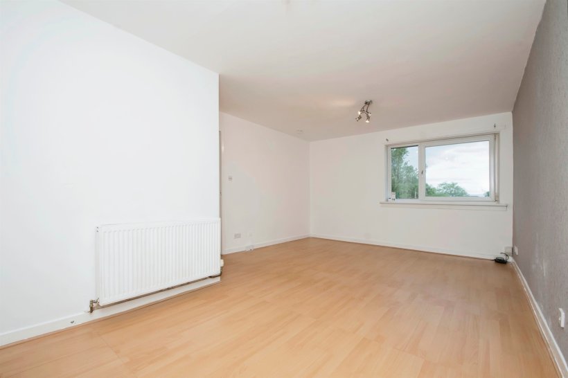Langlea Avenue, Cambuslang, Glasgow 1 bedroom flat Allen & Harris