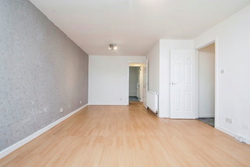 Langlea Avenue, Cambuslang, Glasgow 1 bedroom flat Allen & Harris