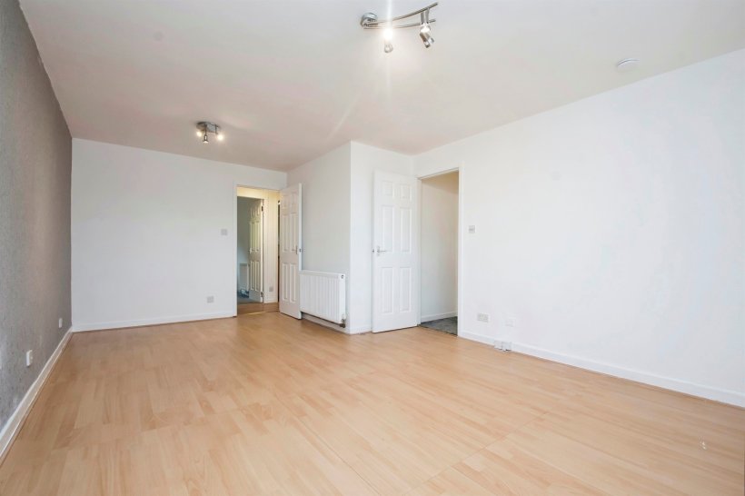 Langlea Avenue, Cambuslang, Glasgow 1 bedroom flat Allen & Harris