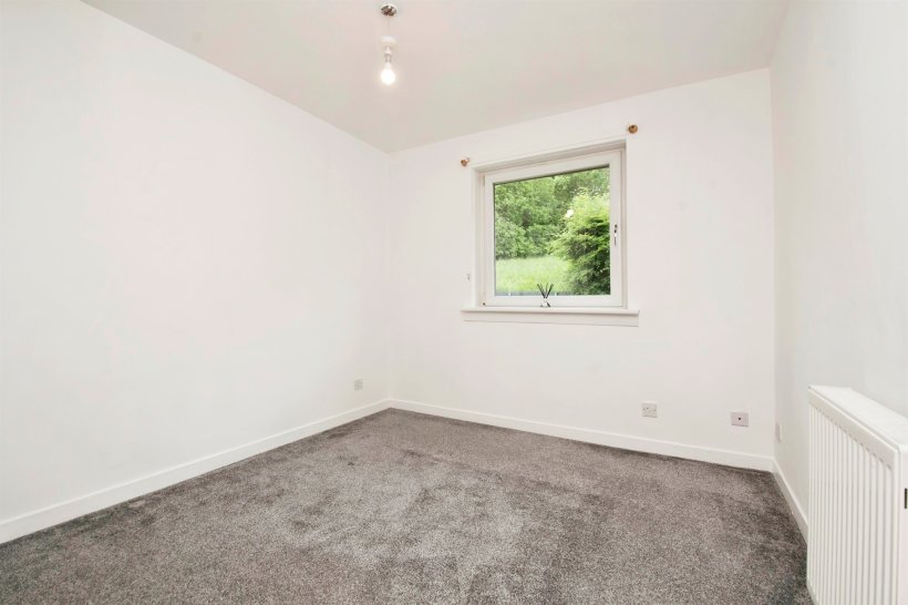 Langlea Avenue, Cambuslang, Glasgow 1 bedroom flat Allen & Harris