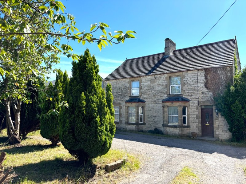 5 bedroom property for sale in Hope Cottages, High Street, High