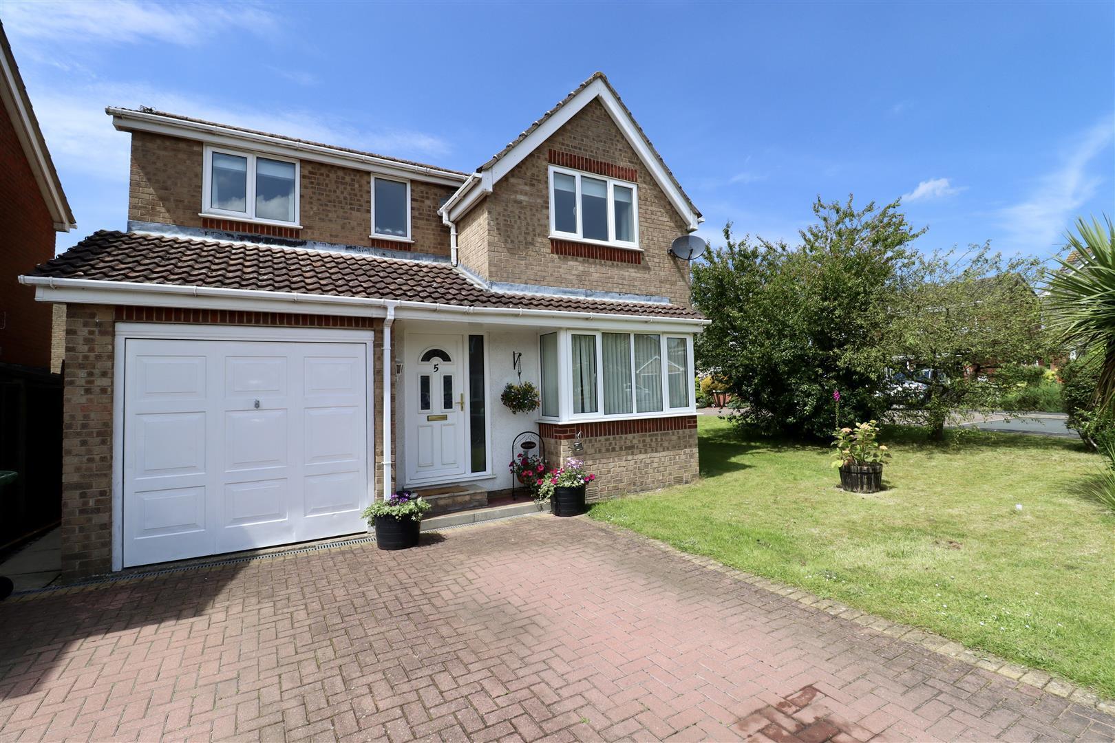 4 bedroom property for sale in Walkington Drive, Market Weighton £295,000