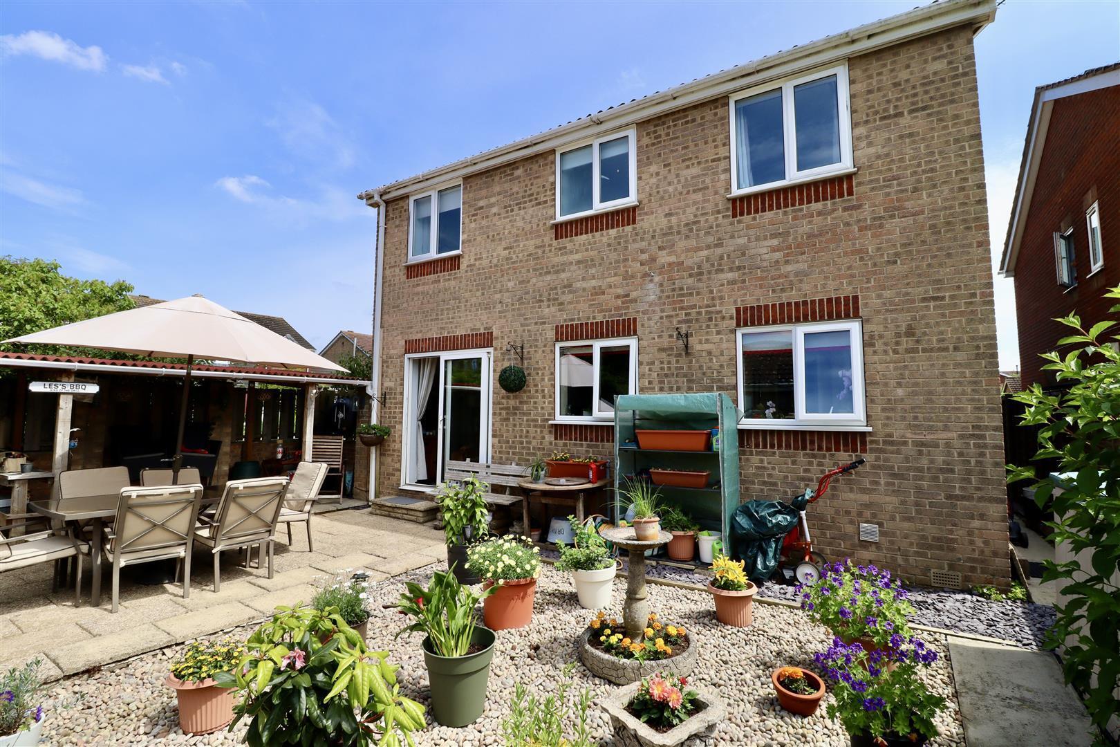 4 bedroom property for sale in Walkington Drive, Market Weighton £295,000