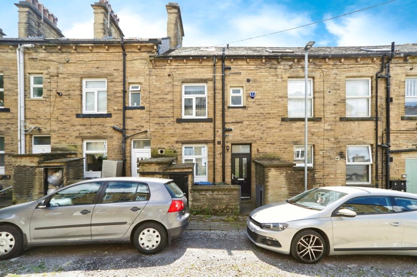 Ingrow Lane, Keighley 3 bedroom terraced house Holroyds Estate Agents
