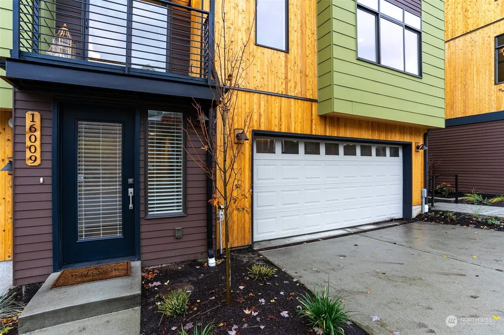 16025 1st Ave NE, Duvall, WA 98019