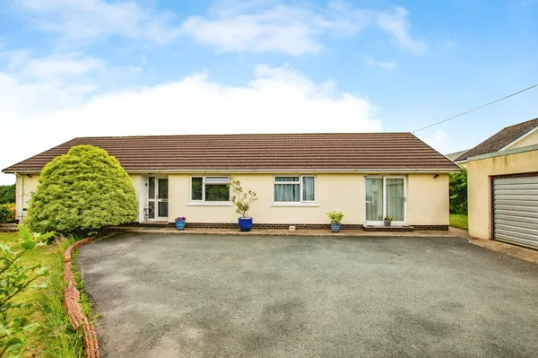 Glan Preseli, Llanddewi Velfrey, SA67