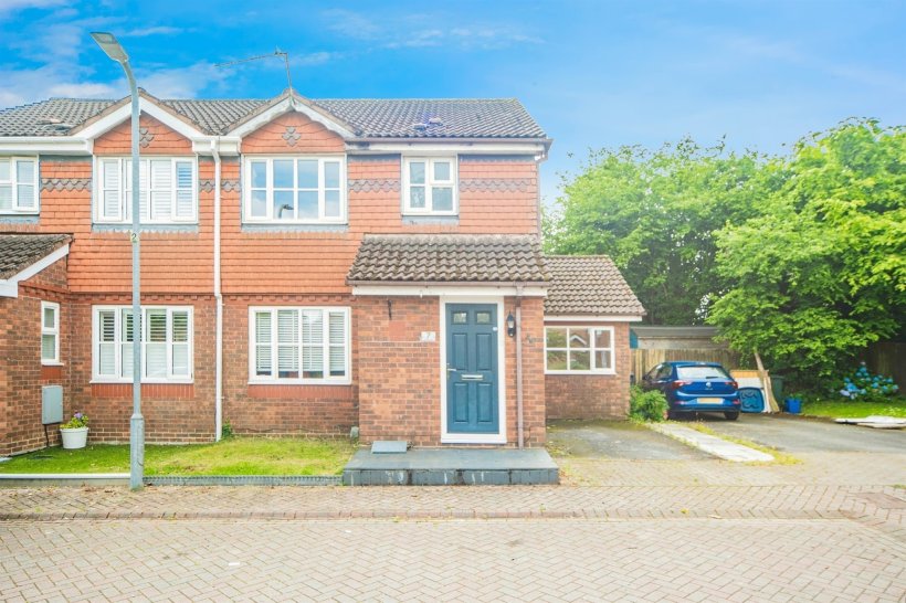 Foxberry Close, Pontprennau, Cardiff 3 bedroom semidetached house